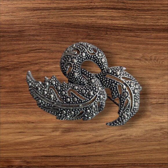 Vintage Marcasite Silver-Tone Textured Leaf & Swirl Design Brooch Pin - Picture 1 of 4